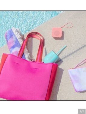 Summersalt Neoprene Beach Bag in Hibiscus and Lava travel boat & tote